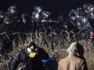 nodapl_police-with-rubber-bullet-gun